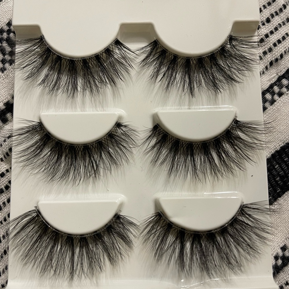 Eyelashes - Picture 2 of 4